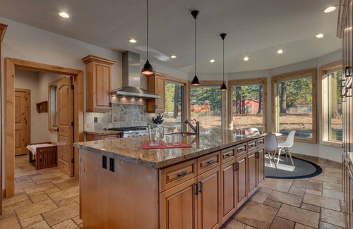 Rancho Bijou House | 7 Acre Estate, Arcade, Pool Table, Gourmet Kitchen, Grill, Spa +5mins to Beach – The Glenwood