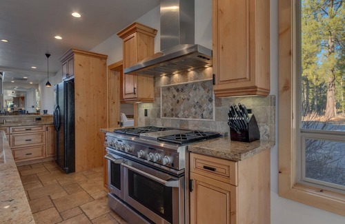Rancho Bijou House | 7 Acre Estate, Arcade, Pool Table, Gourmet Kitchen, Grill, Spa +5mins to Beach – The Glenwood