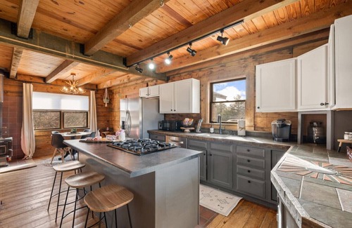 Nashville Cabin | 7 Acre Legacy Lodge in Brown County