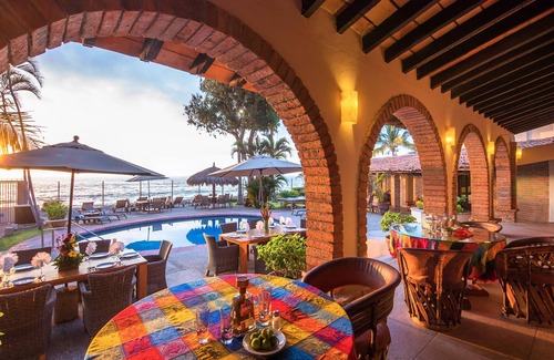 South Shore Hotel Area Villa | 7 bdrm Classic Hacienda on Puerto Vallarta´s best swimming beach, sleeps 24.