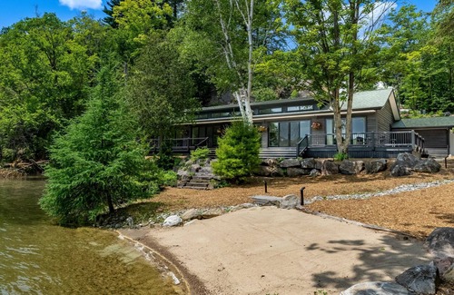 Utterson Cottage | 7 bed 6 bath cottage on Skeleton Lake