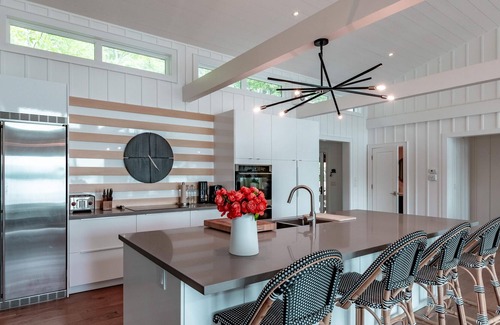 Utterson Cottage | 7 bed 6 bath cottage on Skeleton Lake