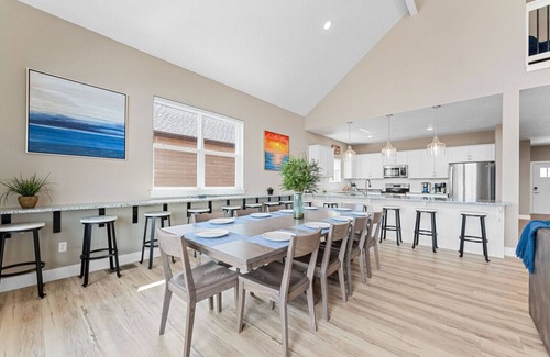Kimberling City House | 💙 7 BED LAKE HOUSE/GAME RM/GOLDEN TEE/INDOOR & OUTDOOR POOLS/HOT TUB & FIRE PIT
