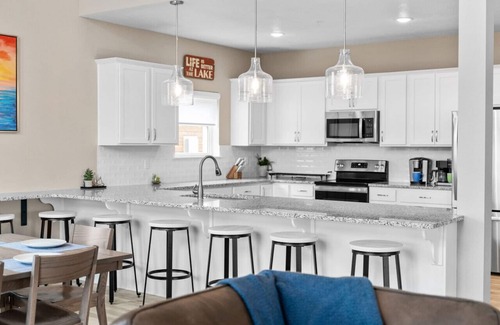 Kimberling City House | 💙 7 BED LAKE HOUSE/GAME RM/GOLDEN TEE/INDOOR & OUTDOOR POOLS/HOT TUB & FIRE PIT