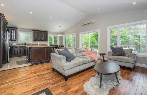 South Bruce Peninsula Ski Chalet | 7-bed w/Starlink , v-ball near beach!