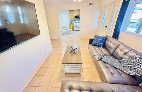 Northeast Reno House | 7-bedroom/9TVs/sleeps21