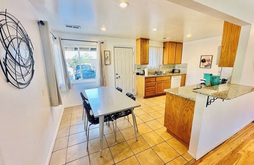 Northeast Reno House | 7-bedroom/9TVs/sleeps21
