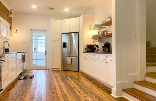 Midtown House | 7-bedroom vacation home just 4 minutes drive to River Walk