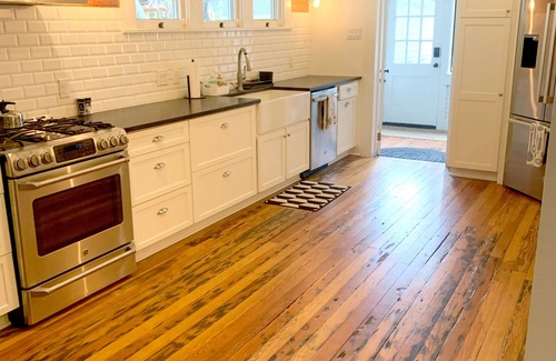 Midtown House | 7-bedroom vacation home just 4 minutes drive to River Walk
