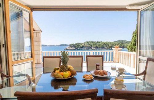Stikovica Villa | 7-Bedroom Villa Sí with Private Sea Access