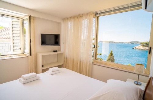 Stikovica Villa | 7-Bedroom Villa Sí with Private Sea Access