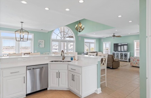 Ocean Isle Beach House | 7 Bedrooms, 6.5 Baths, Elevator, Heated Private Pool, Linens Included