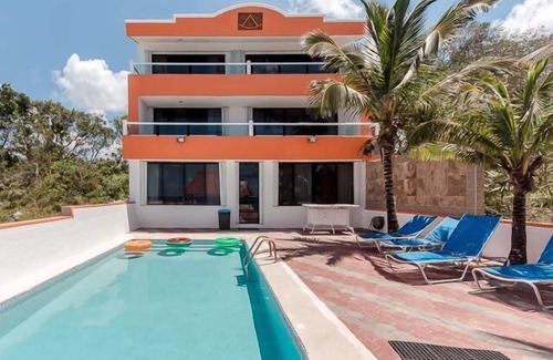 Zona Hotelera Norte House | 7 Bedrooms, Oceanfront, Bike Path to Town
