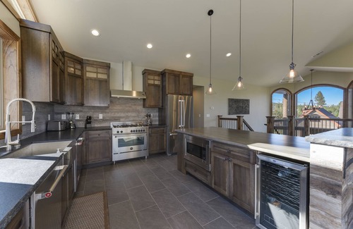Mountain View Estates House | 7 BR Estate, Mountain Views, National Forrest, Hot Tub, Sauna, Pool Table, AC