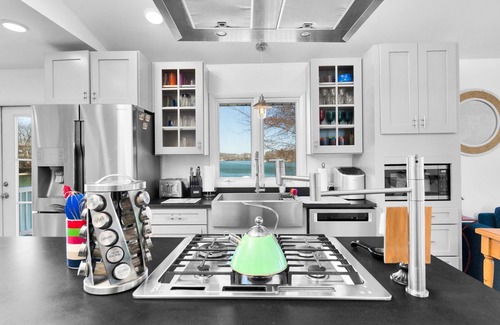 York House | 7 BR Private Peninsula & Houseboat LUX Isle Beach Lake Panoramic views Hot Tub