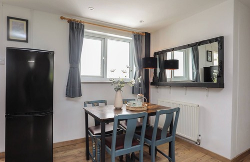 Ty Croes House | 7 BRO BRANWEN, pet friendly, with open fire in Rhosneigr