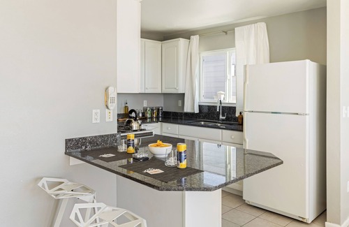 Cayucos House | 7 Cayucan Bungalows | Close to Beach + Ocean Views | Sleeps 36
