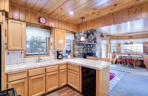 North Wawona Cabin | (7) Cedar Lodge at The Redwoods In Yosemite