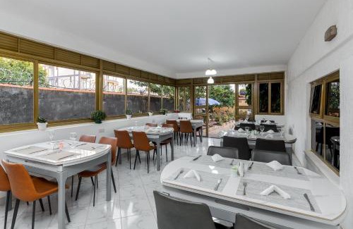 Entebbe Hotel | 7 Days Motel Near UN Base