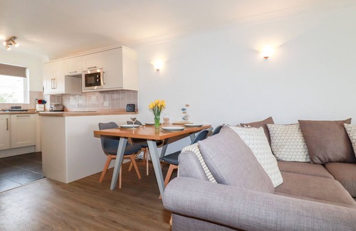 Mawgan Porth Cottage | 7 EUROPA COURT, pet friendly, country holiday cottage in Mawgan Porth