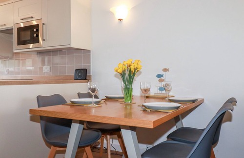 Mawgan Porth Cottage | 7 EUROPA COURT, pet friendly, country holiday cottage in Mawgan Porth