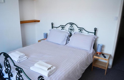 Beverley House | 7 Grovehill Road