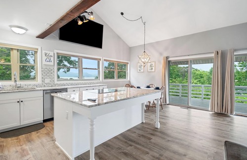 Bean Station House | 7 Guest Lake House - Grill & Fire Pit, Air Hockey