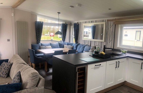 Flookburgh Cabin | 7 Guests - 3 Bedrooms - Pool - Balcony - Parking