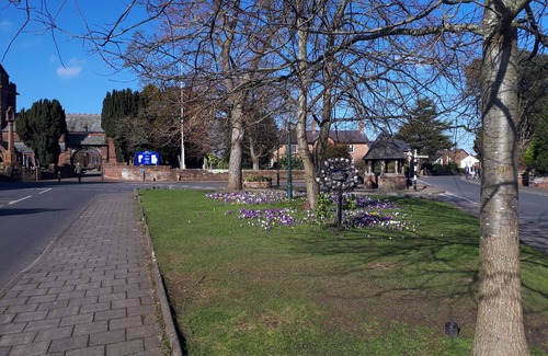 Rowton Apartment | 7 Guests - Pet Friendly - Idyllic Village