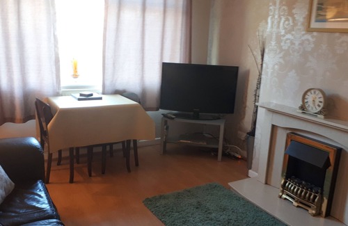 Rowton Apartment | 7 Guests - Pet Friendly - Idyllic Village
