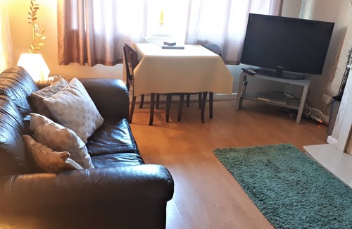Rowton Apartment | 7 Guests - Pet Friendly - Idyllic Village
