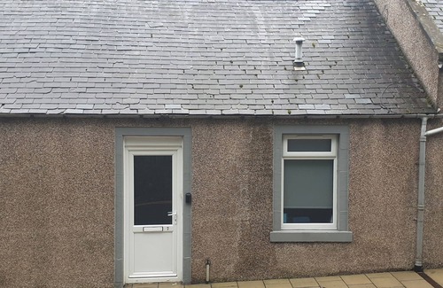 Galashiels Cottage | 7 HIGH BUCKHOLMSIDE, romantic in Galashiels