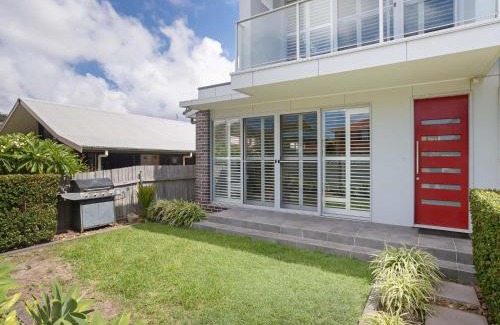 Corlette House | 7 Judith Street Stunning duplex with ducted air