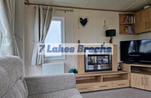 Crowle House | 7 Lakes Breaks at 7 Lakes Country Park-WF73