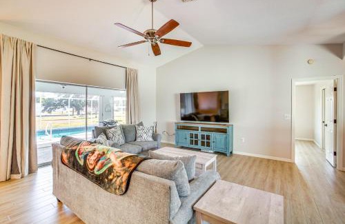 Englewood East House | 7 Mi to Beach Family-Friendly Englewood Escape!
