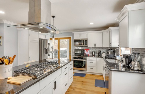 Sandusky House | 7 Mi to Cedar Point: Retreat w/Hot Tub & Gazebo