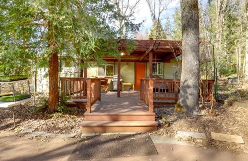 Middletown House | 7 Mi to Clear Lake Home with Peaceful Deck!