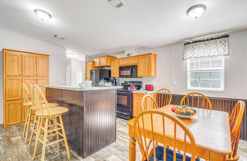 Citrus Springs House | 7 Mi to Crystal River: Home w/Yard & Fire Pit!