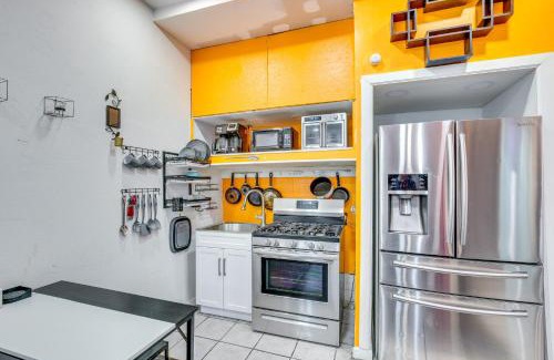 Dallas Apartment | 7 Mi to Downtown Dallas WFH-Friendly Studio
