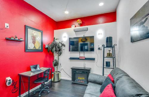Dallas Apartment | 7 Mi to Downtown Dallas WFH-Friendly Studio