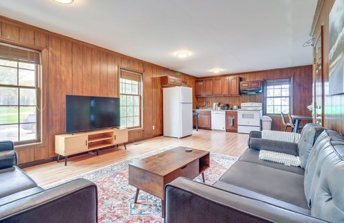 Bedford Apartment | 7 Mi to Downtown Toledo: Pet-friendly Apartment
