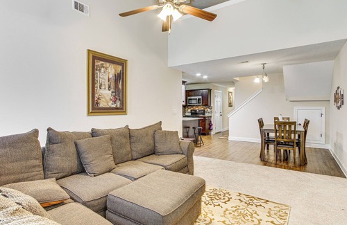 Grovetown House | 7 Mi to Dtwn Augusta: Townhome Near Shops & Eats!