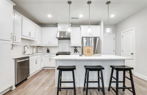 Atlanta House | 7 Mi to Dtwn Sleek Retreat in Atlanta!