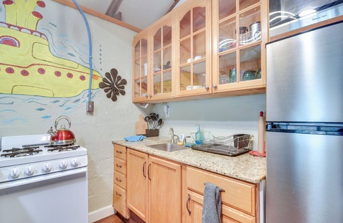 Sun Bay South Apartment | 7 Mi to Dtwn: Studio w/Screened Porch in Tampa