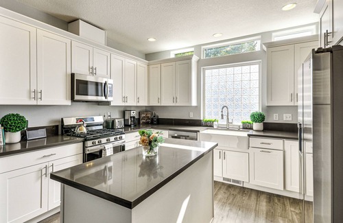 Cedar Hills House | 7 Mi to Dwtn Portland - Home w/Patio!