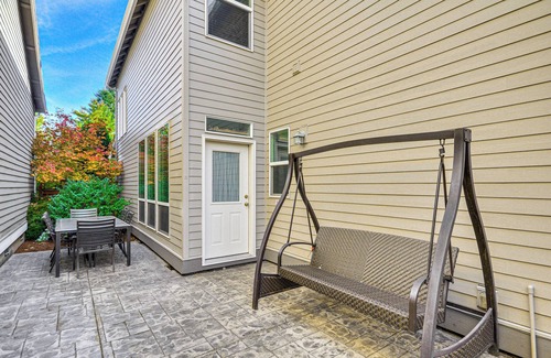 Cedar Hills House | 7 Mi to Dwtn Portland - Home w/Patio!