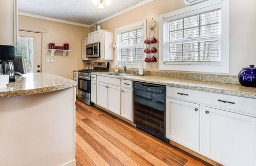 Hayesville Cabin | 7 Mi to Lake Chatuge: Creekside Cabin w/Decks!