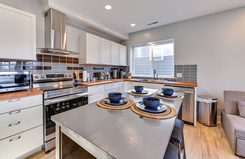 New Albany House | 7 Mi to Louisville: Pet-Friendly New Albany Home
