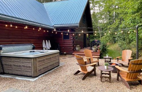 Mars Hill House | 7 Mi to Ski Slopes Mars Hill Cabin with Hot Tub!