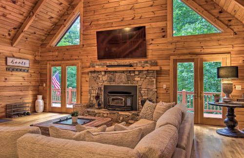 Mars Hill House | 7 Mi to Ski Slopes Mars Hill Cabin with Hot Tub!